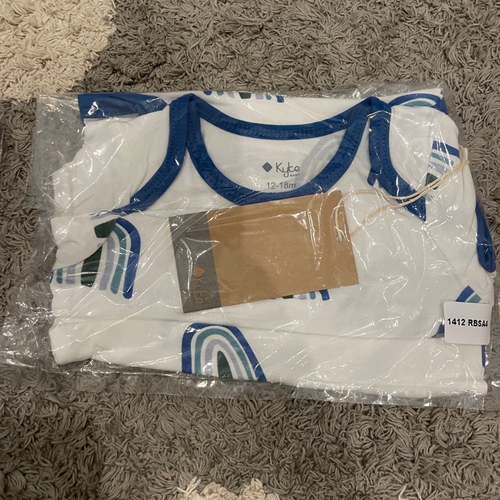 ✨NIB✨ Kyte Baby 12-18m Sapphire Rainbow Long Sleeve Bodysuit